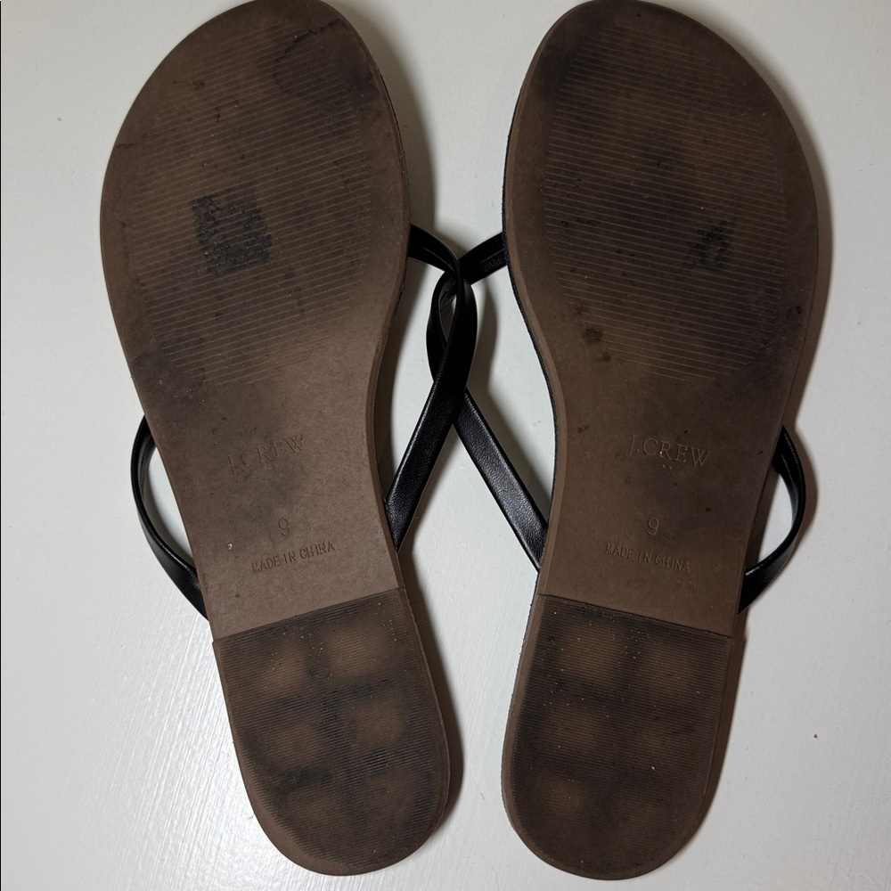 J. Crew women’s black flip flops. 9. - Picture 6 of 6